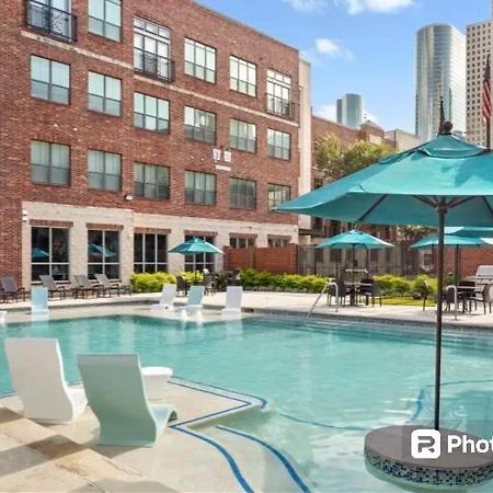 Апартаменты A Downright Downtown Delite Хьюстон Экстерьер фото